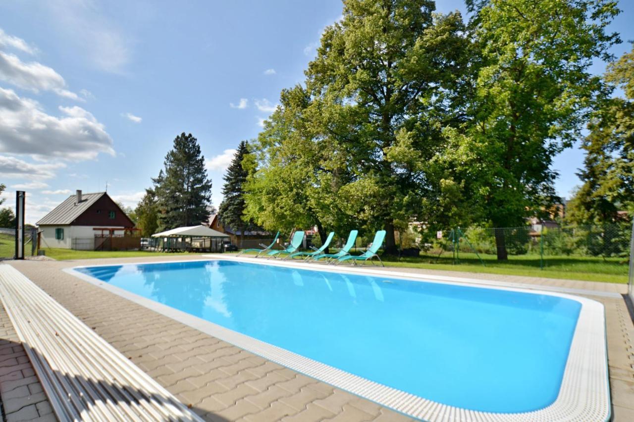 Ctyricitka Na Stastnem Kopci Villa Cerny Dul Exterior photo